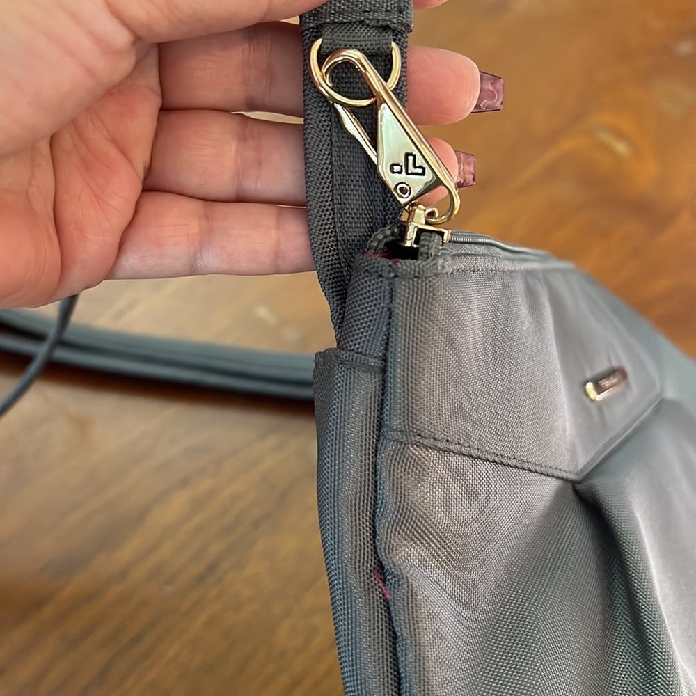NWOT Travelon Anti-Theft Crossbody Bag - Picture 10 of 10